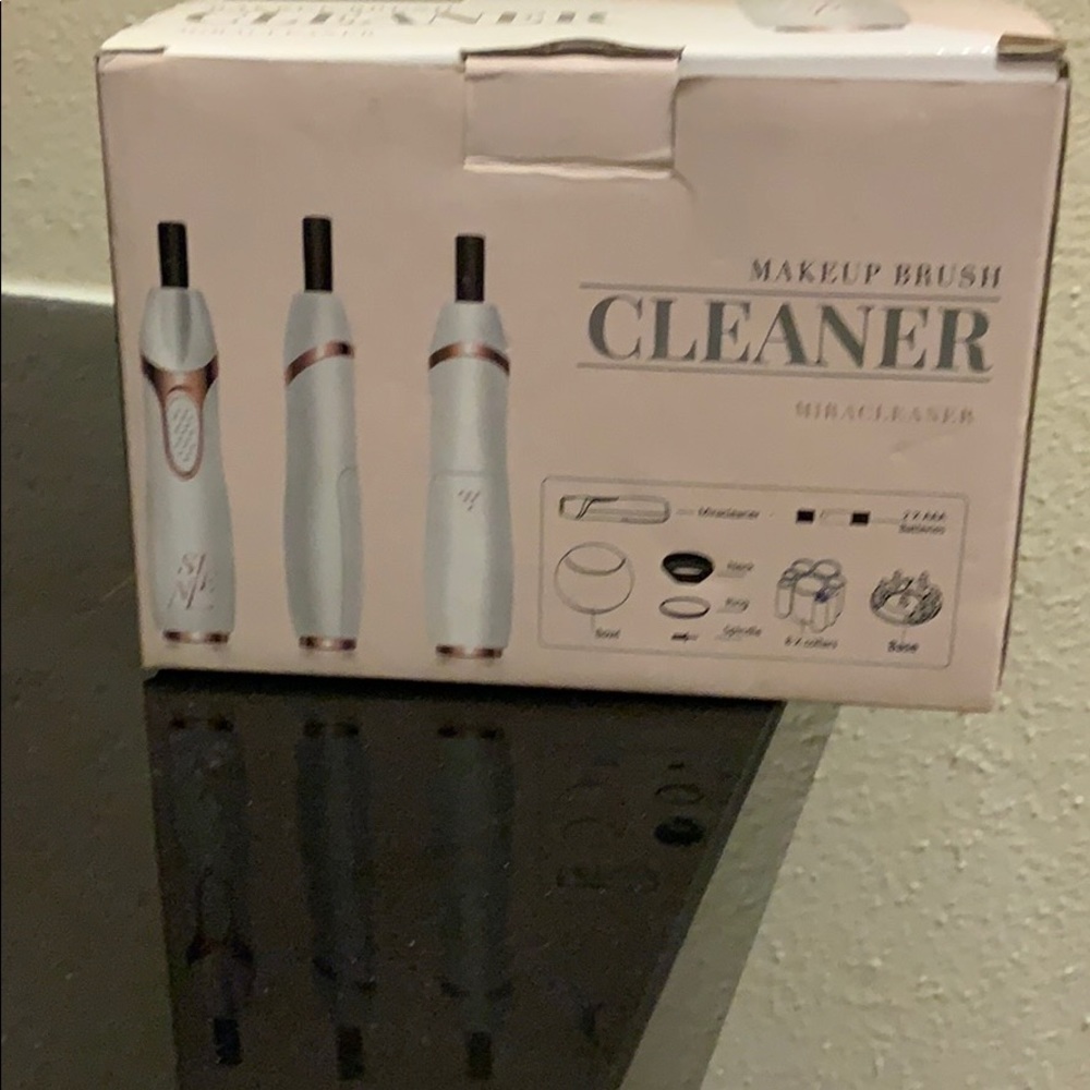 Selene battery powered makeup brush cleaner